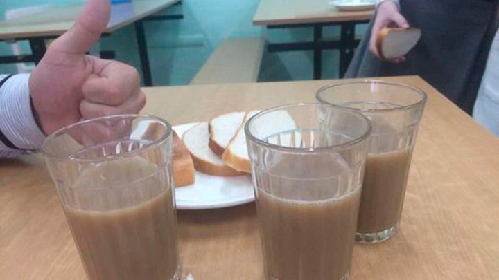«Бюджетный» обед для брянских школьников: хлеб и какао